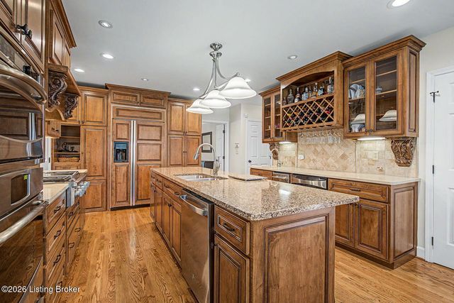 7611 Wolfspring Ct, Louisville, KY 40241