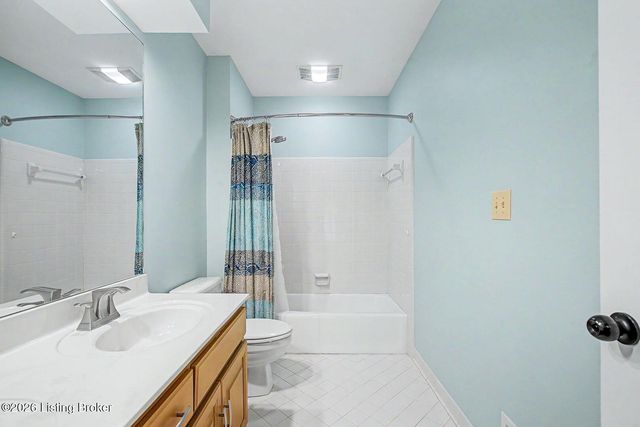 7611 Wolfspring Ct, Louisville, KY 40241