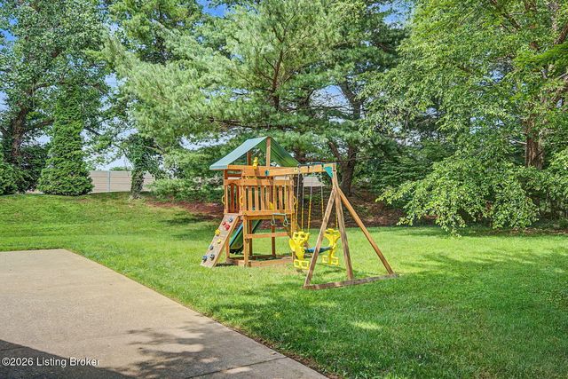 7611 Wolfspring Ct, Louisville, KY 40241