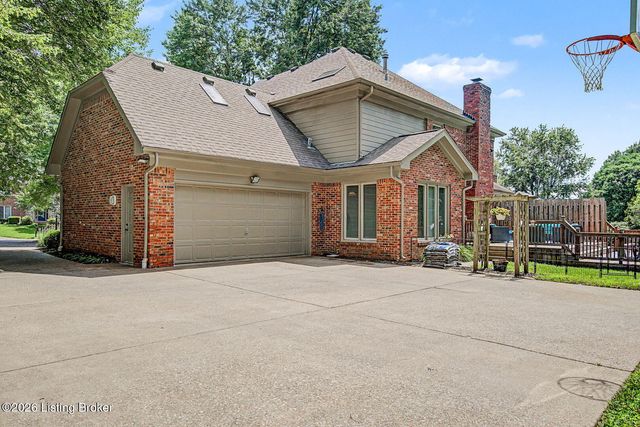7611 Wolfspring Ct, Louisville, KY 40241