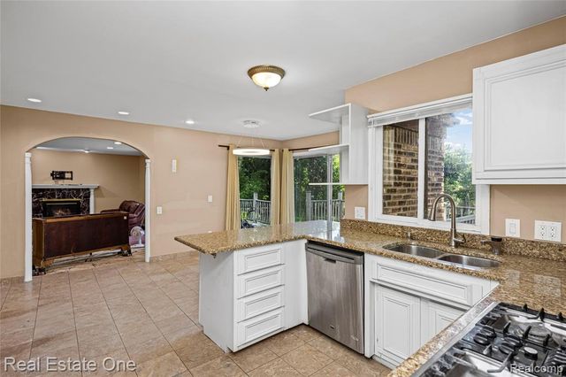 30056 Mayfair Drive, Farmington Hills, MI 48331