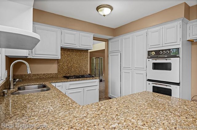 30056 Mayfair Drive, Farmington Hills, MI 48331