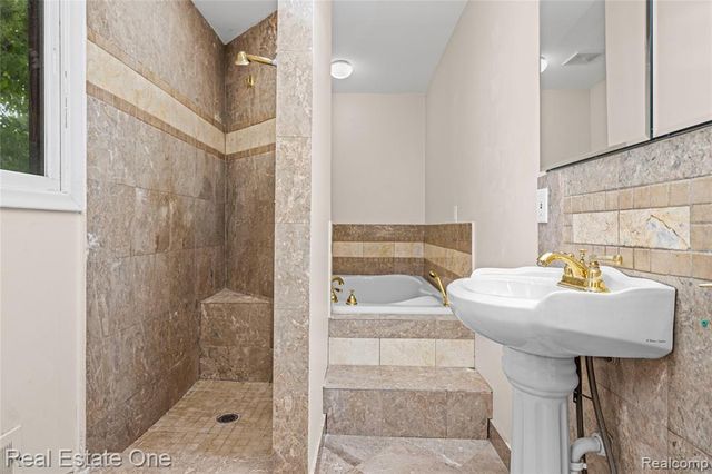 30056 Mayfair Drive, Farmington Hills, MI 48331