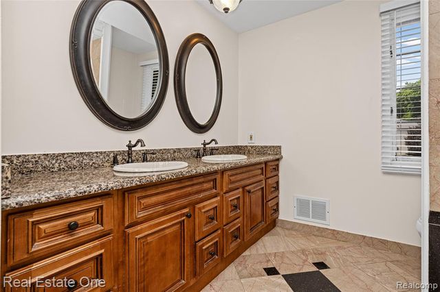 30056 Mayfair Drive, Farmington Hills, MI 48331