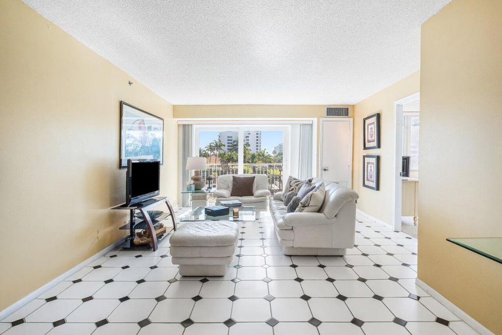 Image 11 of property listing at 3301 S Ocean Boulevard 201, Highland Beach, FL 33487