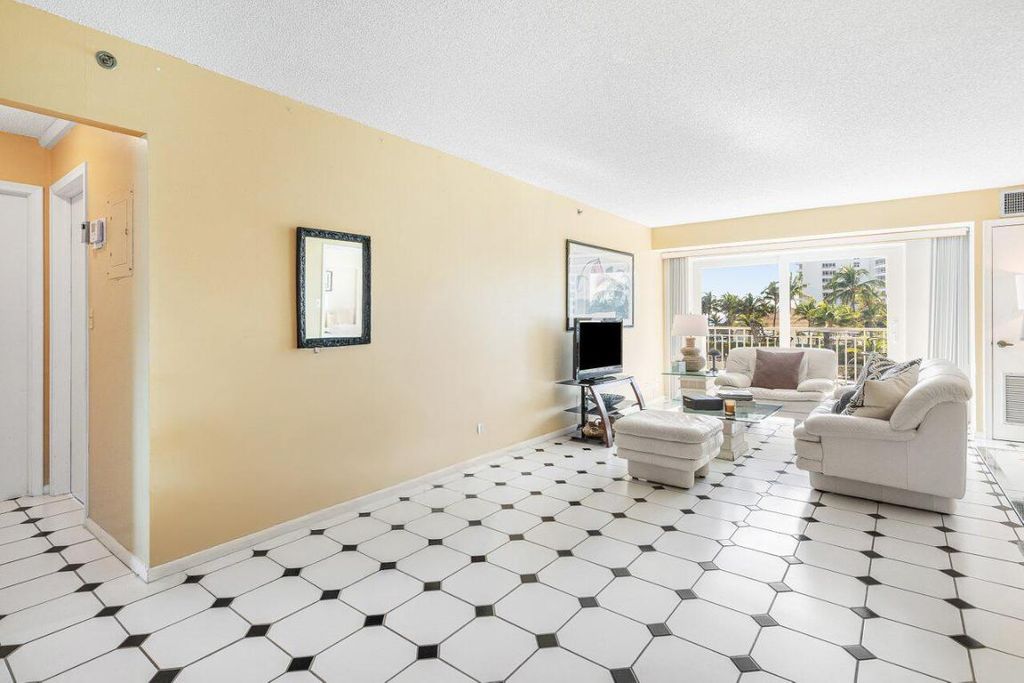 Image 12 of property listing at 3301 S Ocean Boulevard 201, Highland Beach, FL 33487