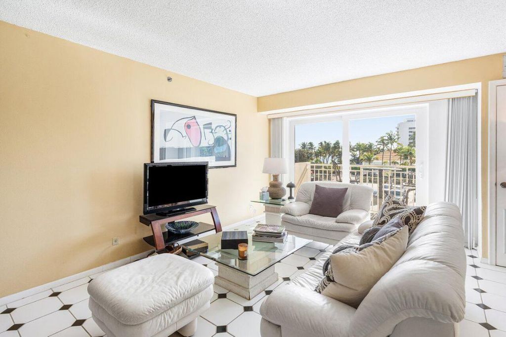 Image 13 of property listing at 3301 S Ocean Boulevard 201, Highland Beach, FL 33487