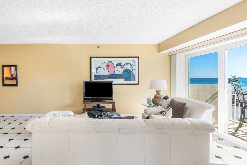 Image 16 of property listing at 3301 S Ocean Boulevard 201, Highland Beach, FL 33487