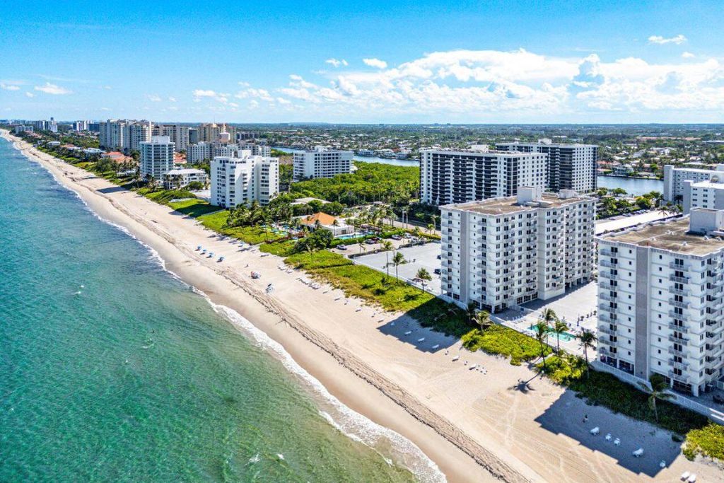 Image 4 of property listing at 3301 S Ocean Boulevard 201, Highland Beach, FL 33487
