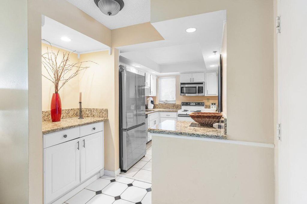 Image 6 of property listing at 3301 S Ocean Boulevard 201, Highland Beach, FL 33487