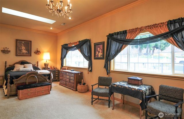 1055 N Jackson Avenue, East Wenatchee, WA 98802