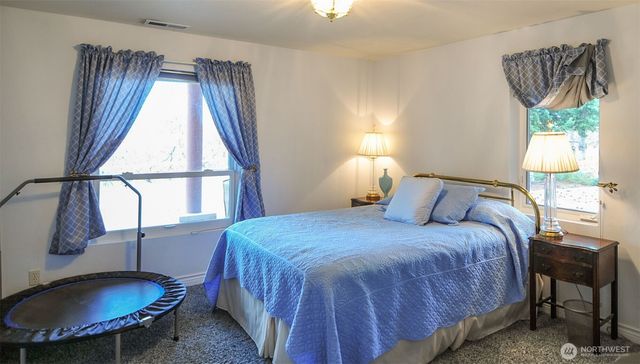 1055 N Jackson Avenue, East Wenatchee, WA 98802