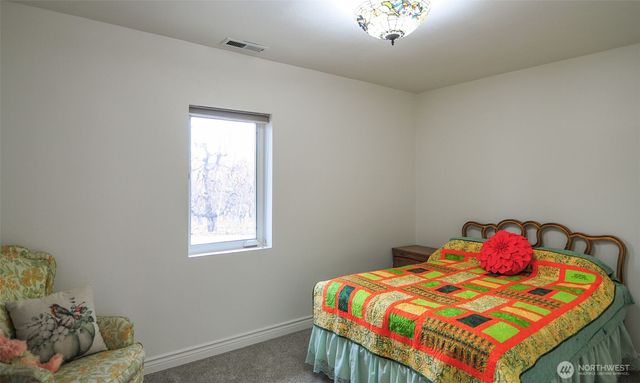 1055 N Jackson Avenue, East Wenatchee, WA 98802