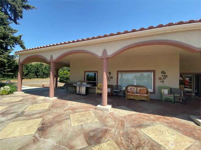 1055 N Jackson Avenue, East Wenatchee, WA 98802