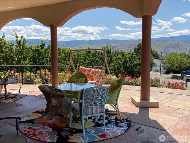 1055 N Jackson Avenue, East Wenatchee, WA 98802