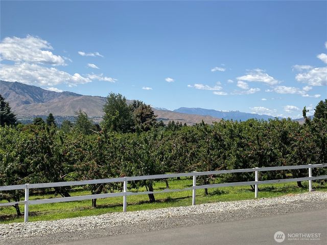 1055 N Jackson Avenue, East Wenatchee, WA 98802