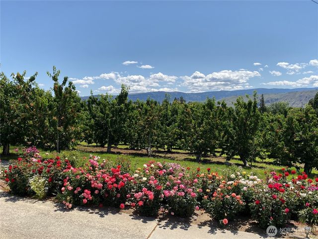 1055 N Jackson Avenue, East Wenatchee, WA 98802