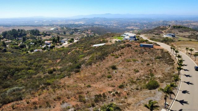 2220 Panoramic Dr. 10, Vista, CA 92084
