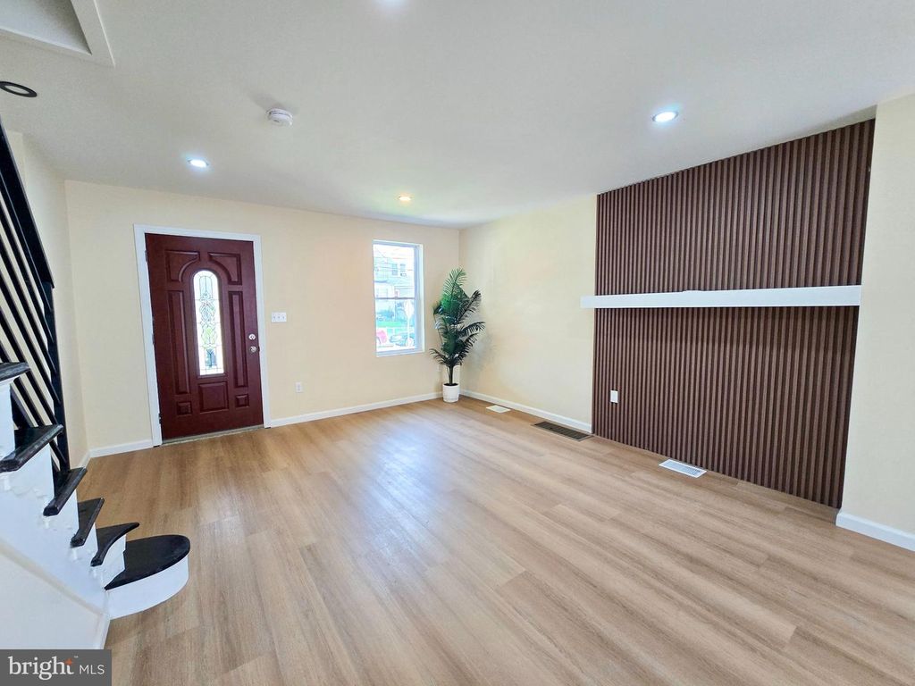 7108 CLOVER LN, UPPER DARBY, PA 19082 — photo 3