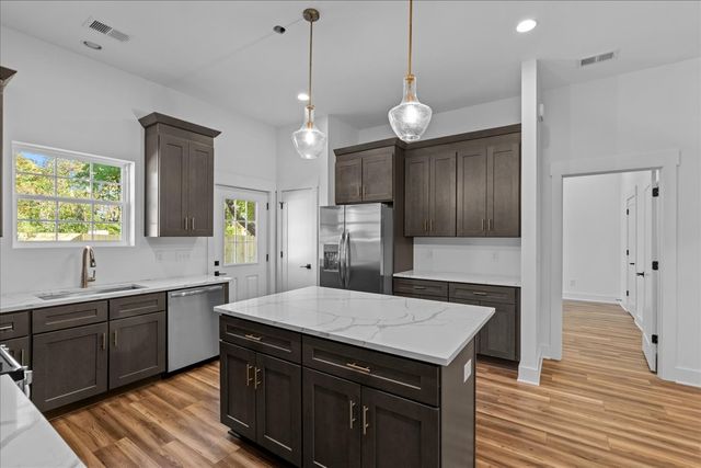 329 Seneca Dr, Nashville, TN 37214