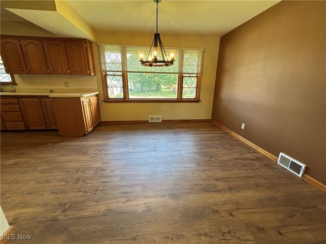 6074 Frontier Drive, Youngstown, OH 44514