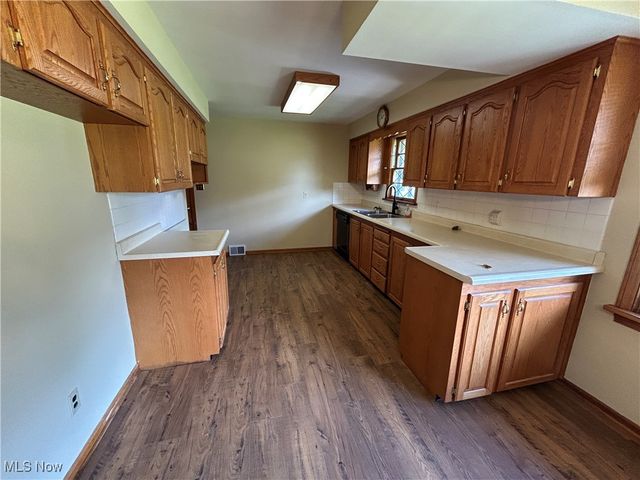 6074 Frontier Drive, Youngstown, OH 44514