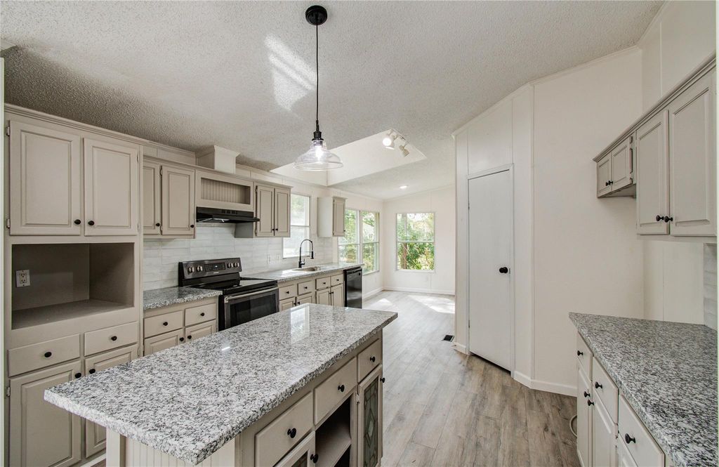 796 County Road 373, Splendora, TX 77372