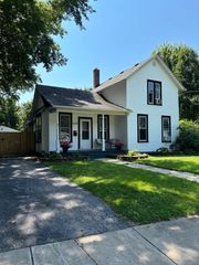 434 Cleveland Avenue, Batavia, IL 60510