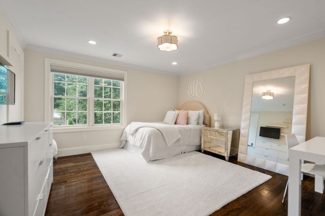 25 Arch St, Needham, MA 02492