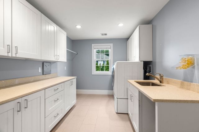 25 Arch St, Needham, MA 02492