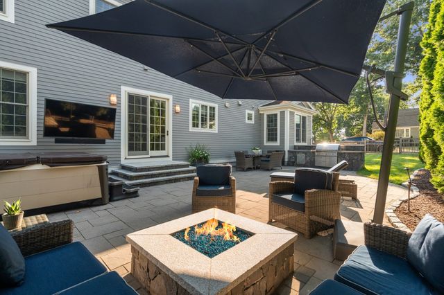 25 Arch St, Needham, MA 02492