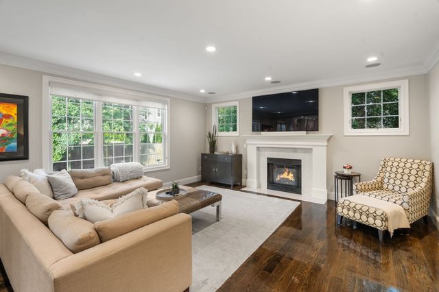 25 Arch St, Needham, MA 02492