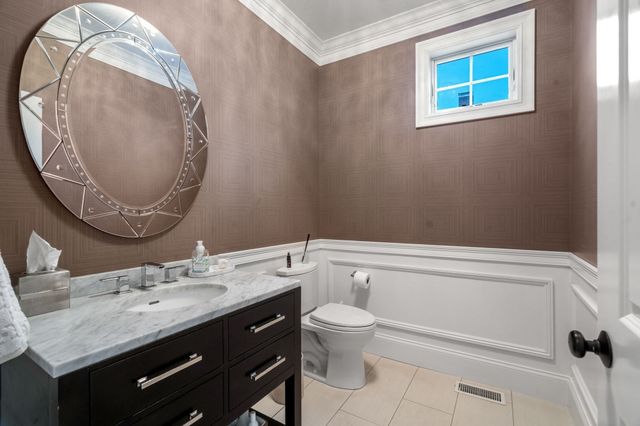 25 Arch St, Needham, MA 02492