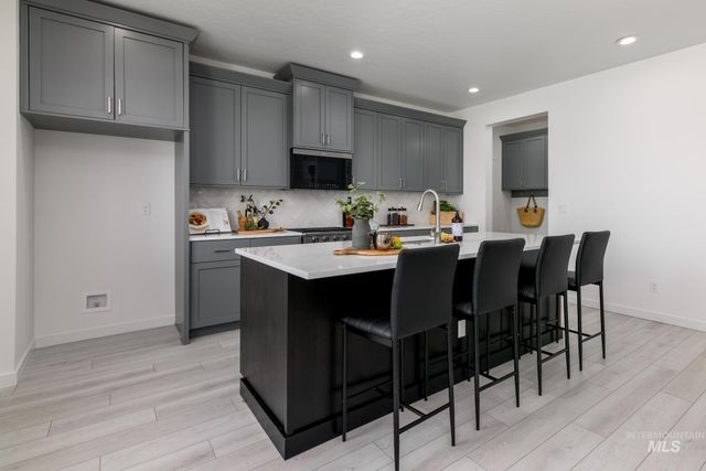 8426 S Wavecrest Ave, Kuna, ID 83634