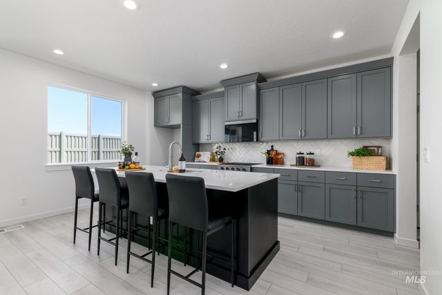 8426 S Wavecrest Ave, Kuna, ID 83634