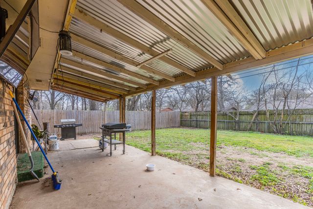 314 S Rita Street, Lacy Lakeview, TX 76705