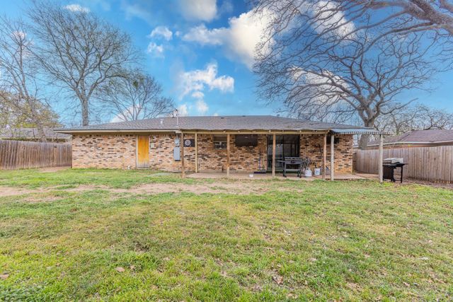 314 S Rita Street, Lacy Lakeview, TX 76705