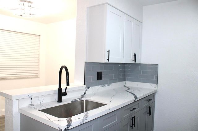 2820 N Oakland Forest Drive N 106, Oakland Park, FL 33309