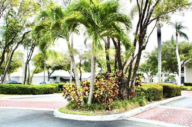 2820 N Oakland Forest Drive N 106, Oakland Park, FL 33309