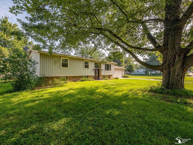 370 S Monroe Road, Blissfield, MI 49228