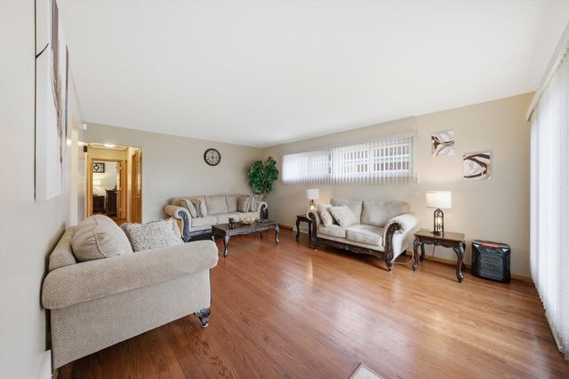 17218 HILLSIDE Avenue, Hazel Crest, IL 60429