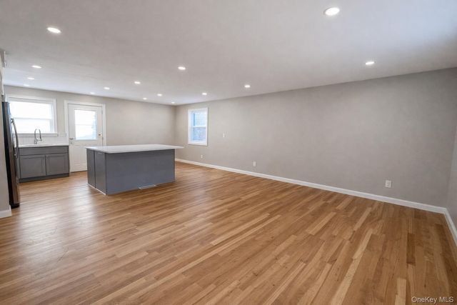 109 N Greene Avenue, Lindenhurst, NY 11757