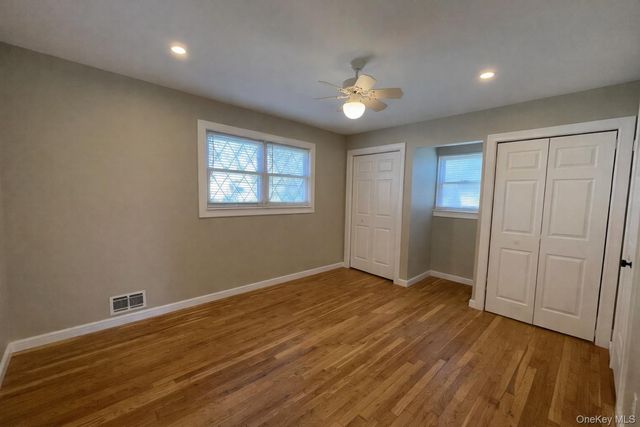 109 N Greene Avenue, Lindenhurst, NY 11757