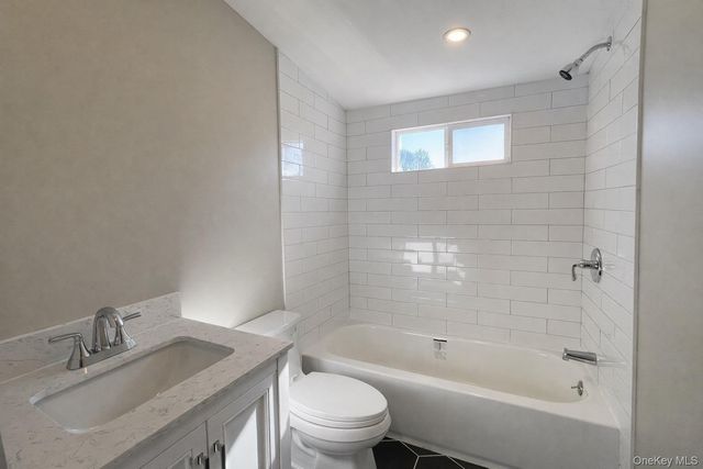 109 N Greene Avenue, Lindenhurst, NY 11757