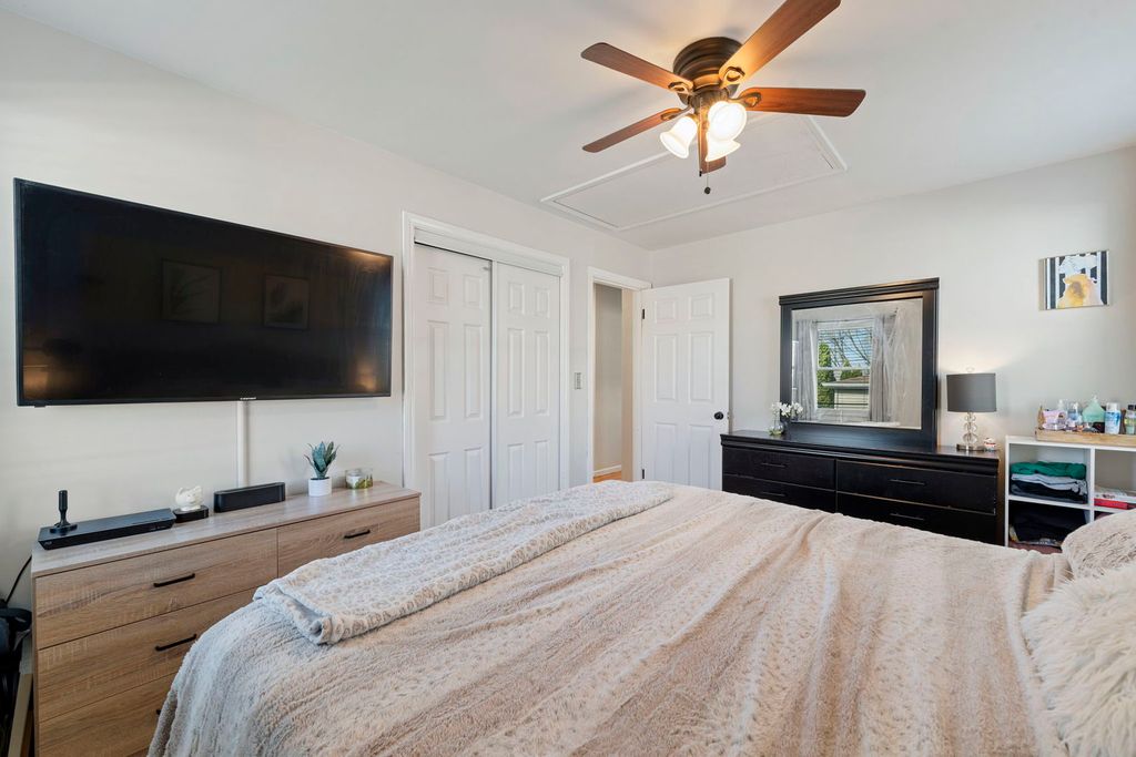 Image 14 of property listing at 3539 Sunset Lane, Franklin Park, IL 60131
