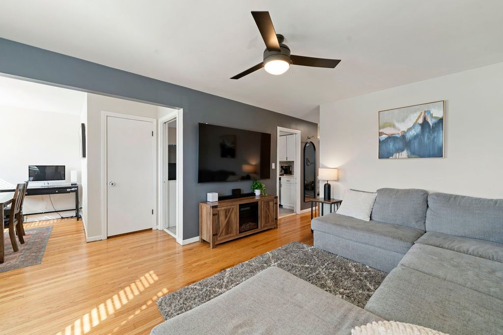 Image 3 of property listing at 3539 Sunset Lane, Franklin Park, IL 60131