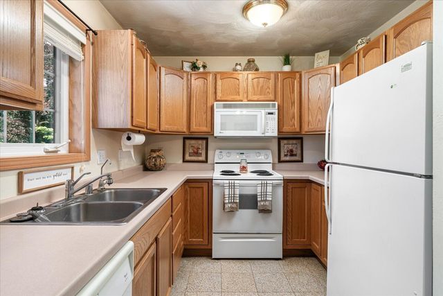 808 Cedar Drive B, La Crescent, MN 55947