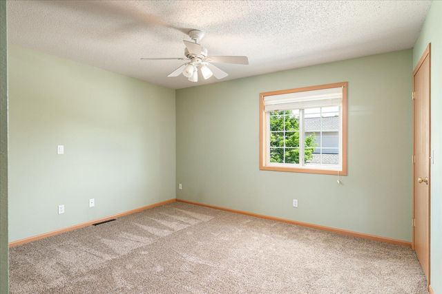 808 Cedar Drive B, La Crescent, MN 55947