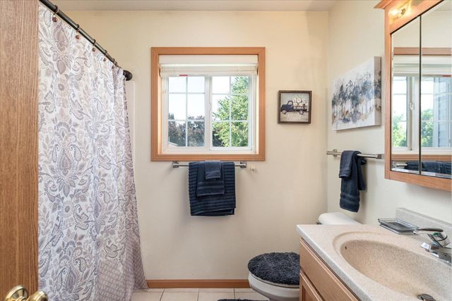808 Cedar Drive B, La Crescent, MN 55947