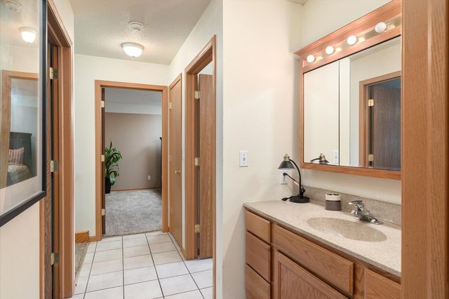 808 Cedar Drive B, La Crescent, MN 55947